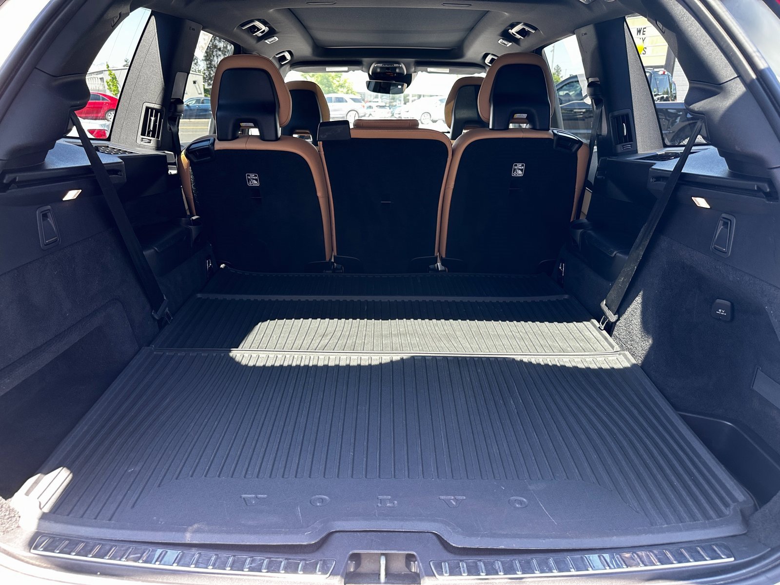 Used 2018 Volvo XC90 T6 Momentum w/ Convenience Package image 5