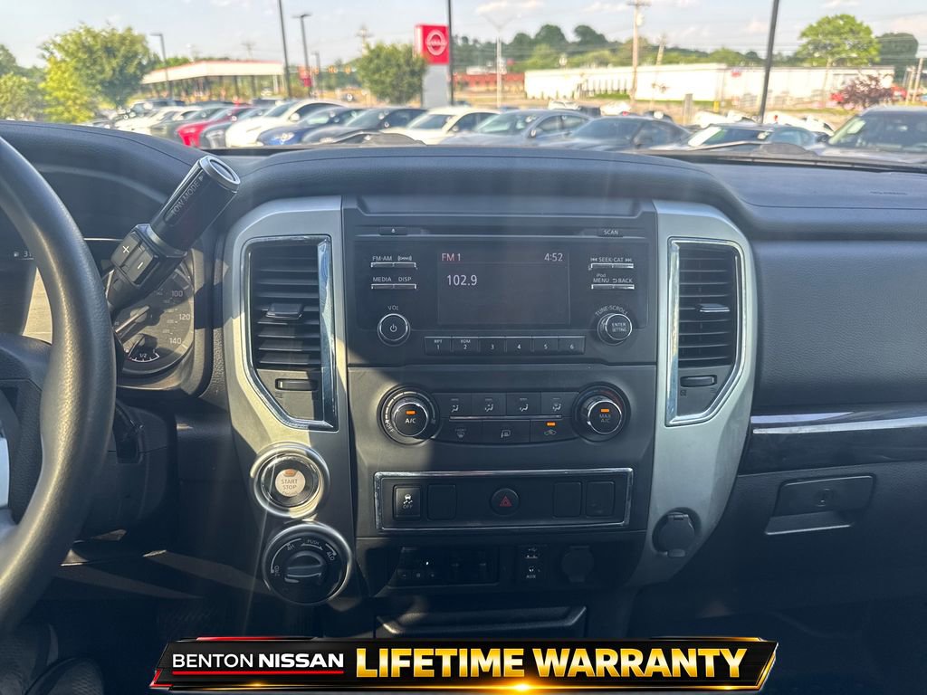 Used 2018 Nissan Titan SV AWD/4WD image 17