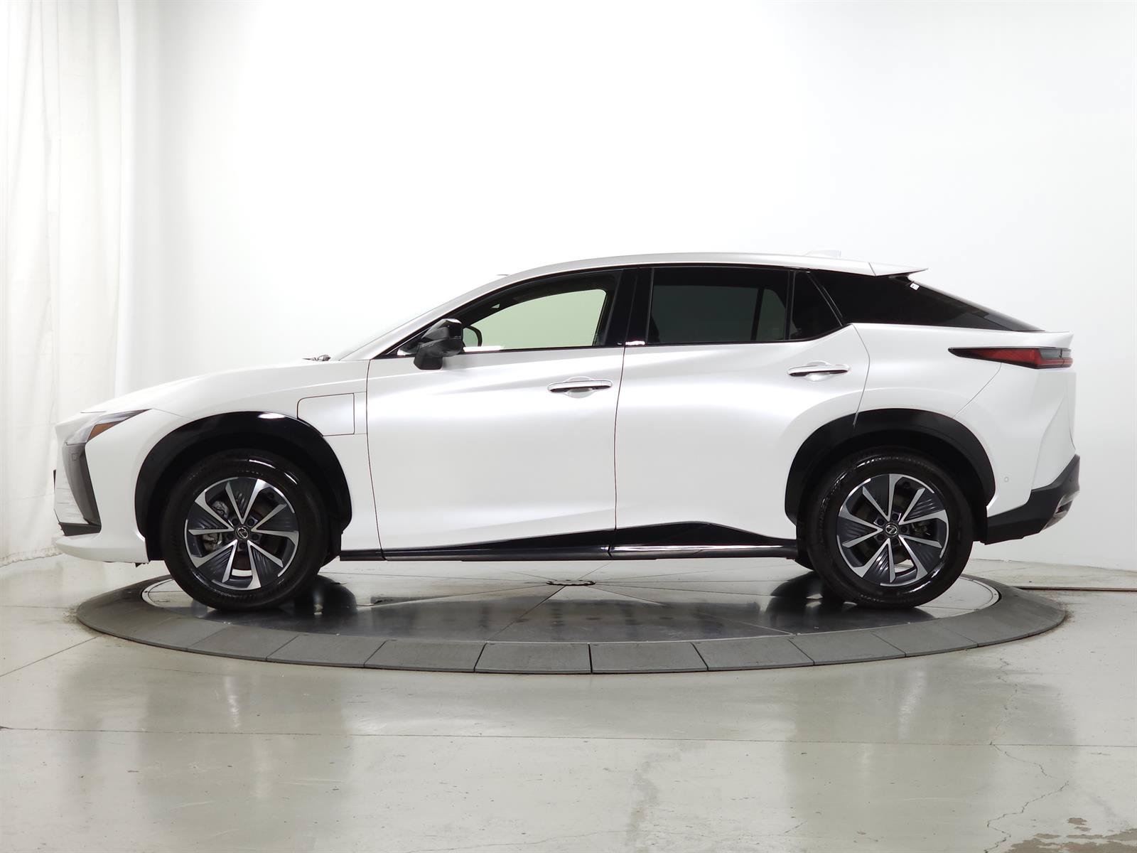 Used 2023 Lexus RZ 450e Premium w/ Technology Package AWD/4WD image 5