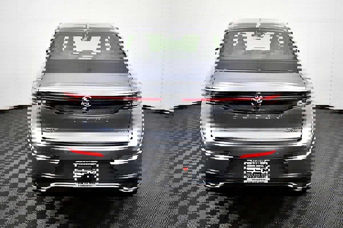 Used 2023 Toyota Crown Platinum image 9