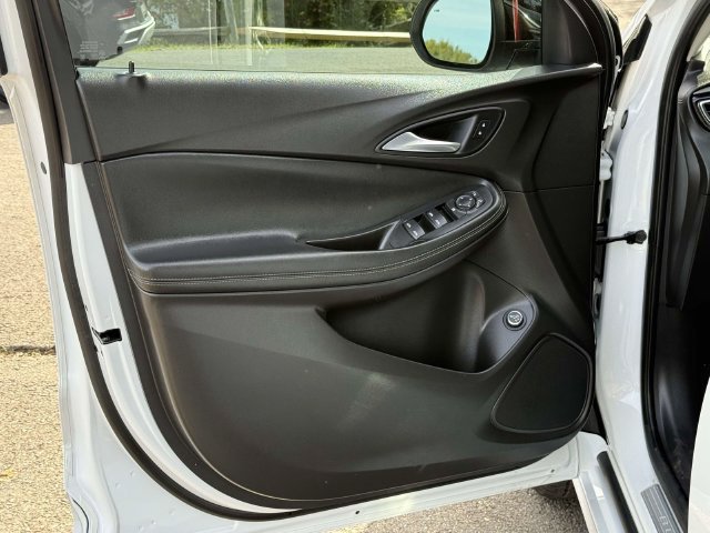 Certified 2021 Buick Encore GX Select w/ Experience Buick Package AWD/4WD image 9