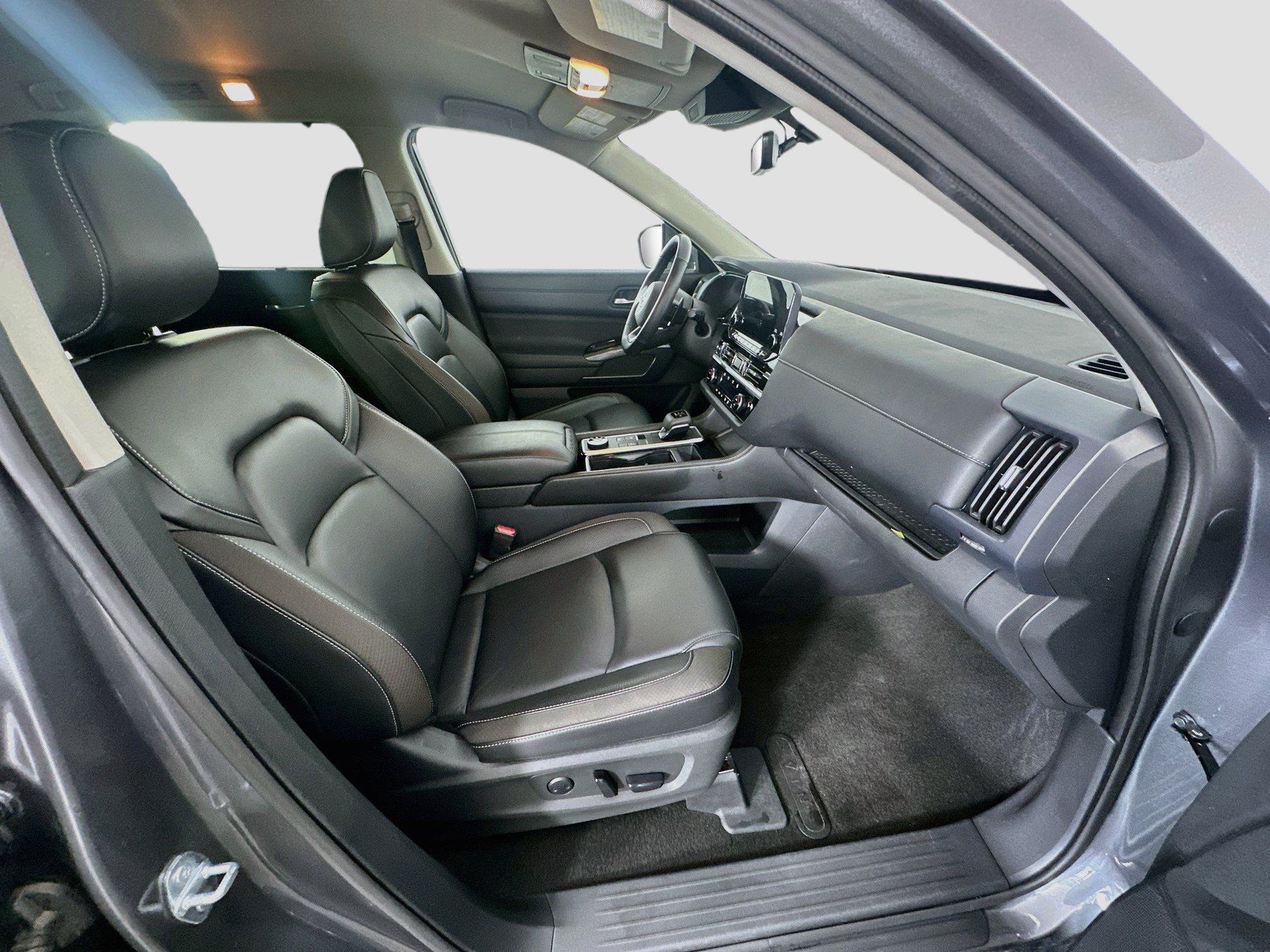 Used 2025 Nissan Pathfinder SL AWD/4WD image 34