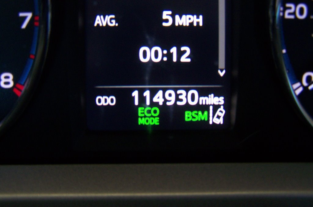 Used 2018 Toyota RAV4 Limited FWD image 8