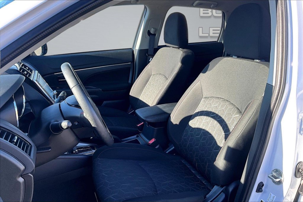Used 2025 Mitsubishi Outlander Sport LE AWD/4WD image 24