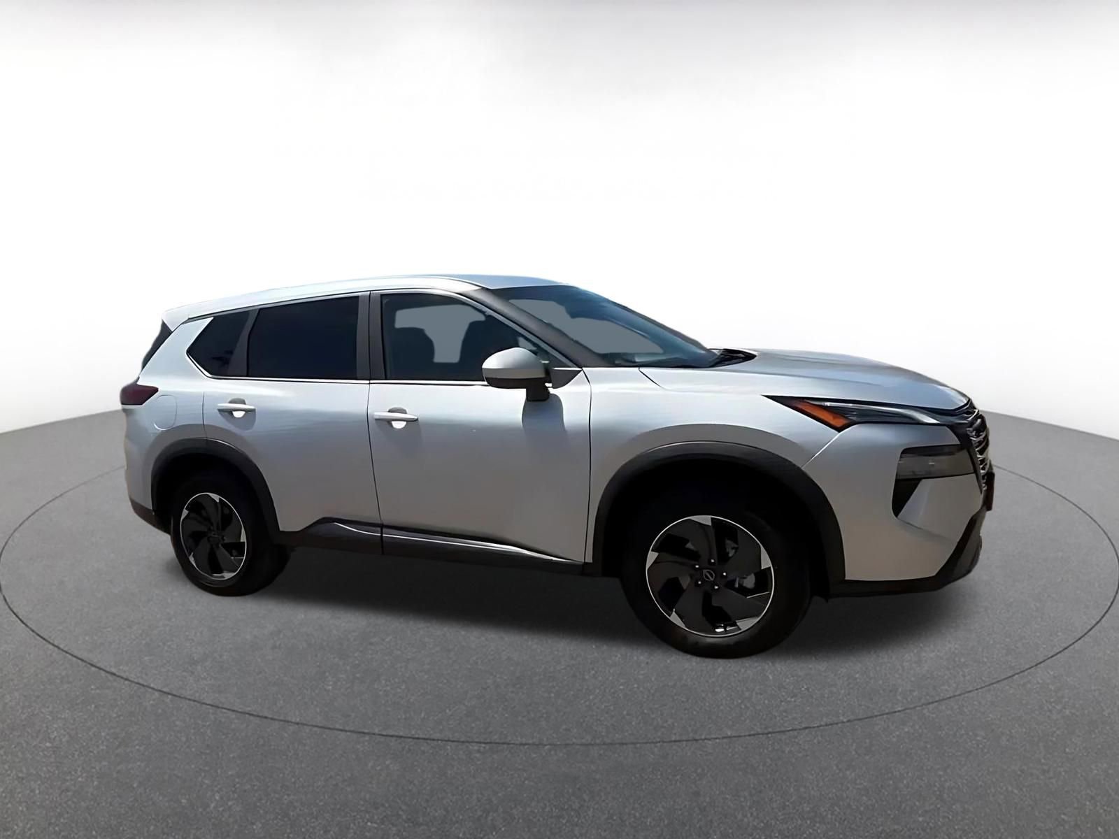 Used 2025 Nissan Rogue SV AWD/4WD image 2