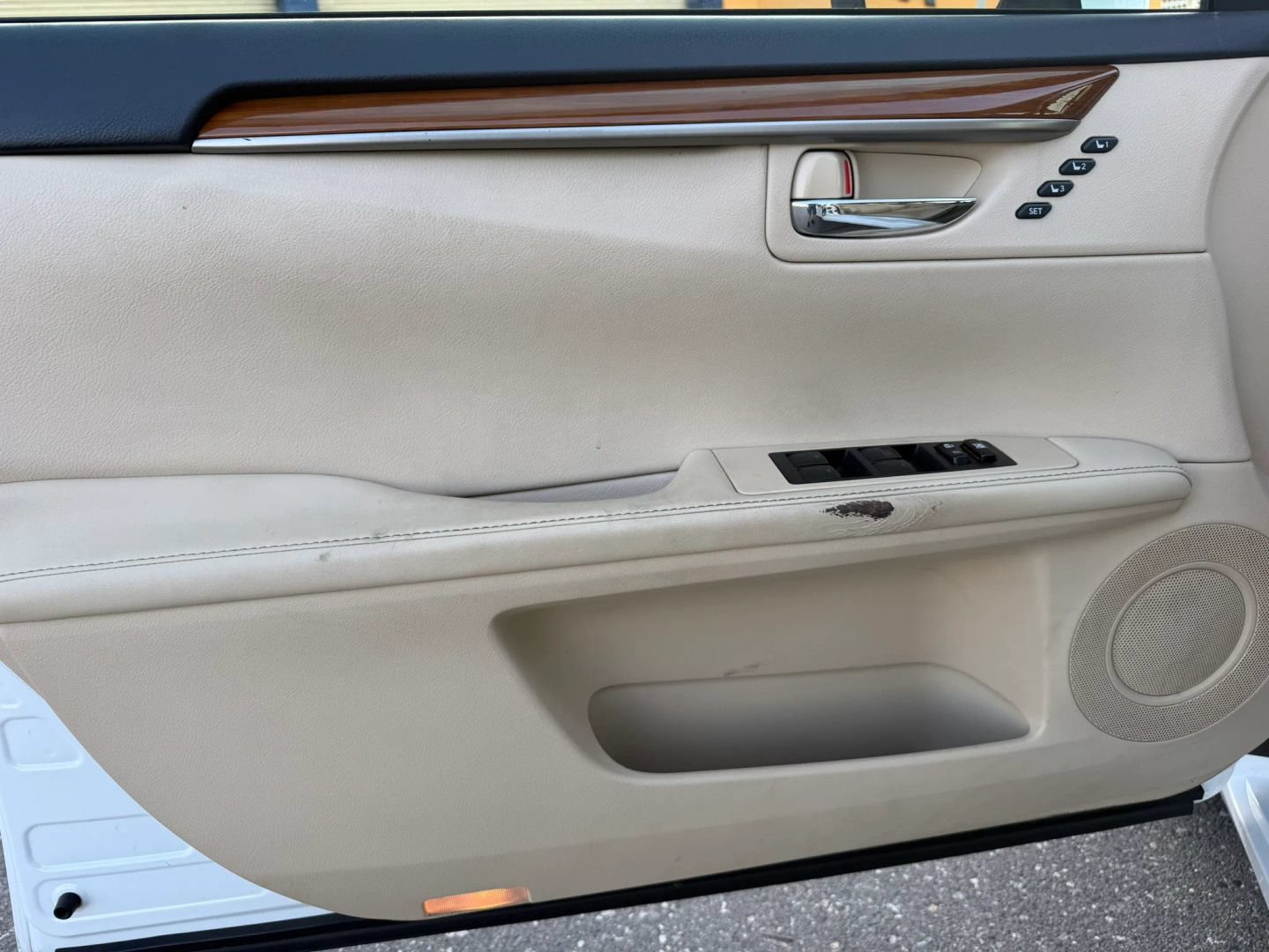 Used 2013 Lexus ES 300h w/ Luxury Pkg FWD image 9