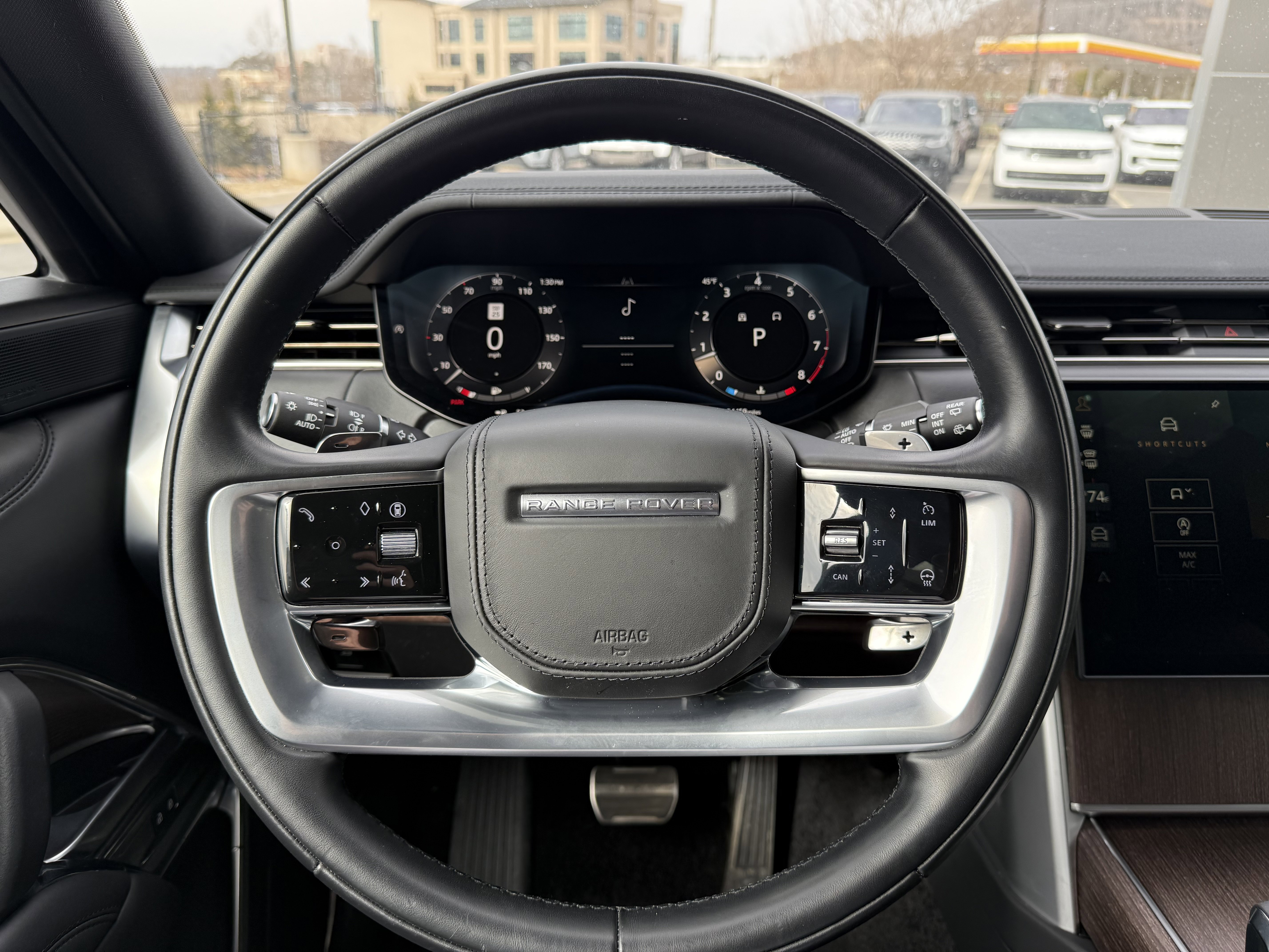 Certified 2025 Land Rover Range Rover SE image 30