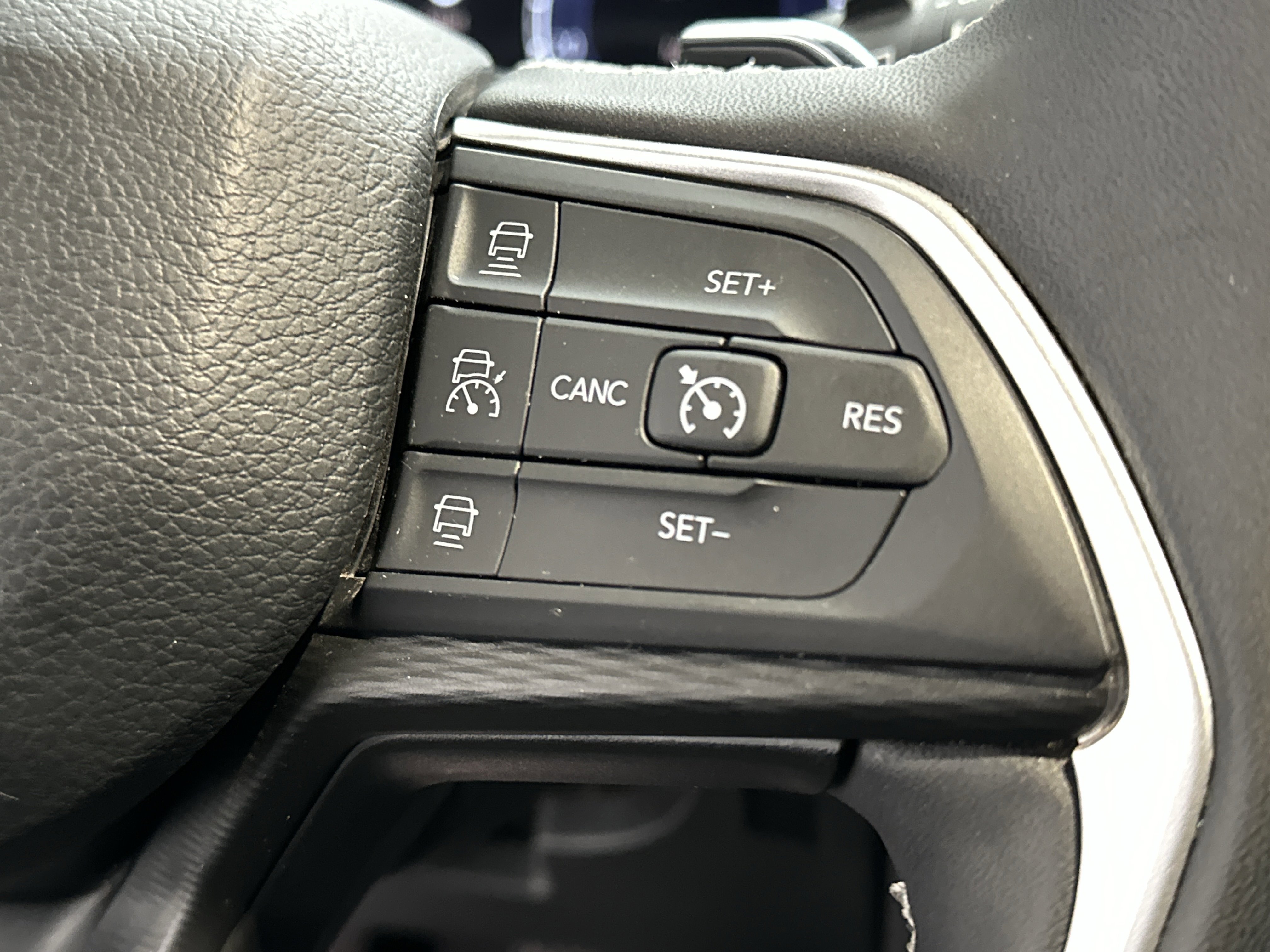 Used 2024 Jeep Grand Cherokee L Laredo image 29