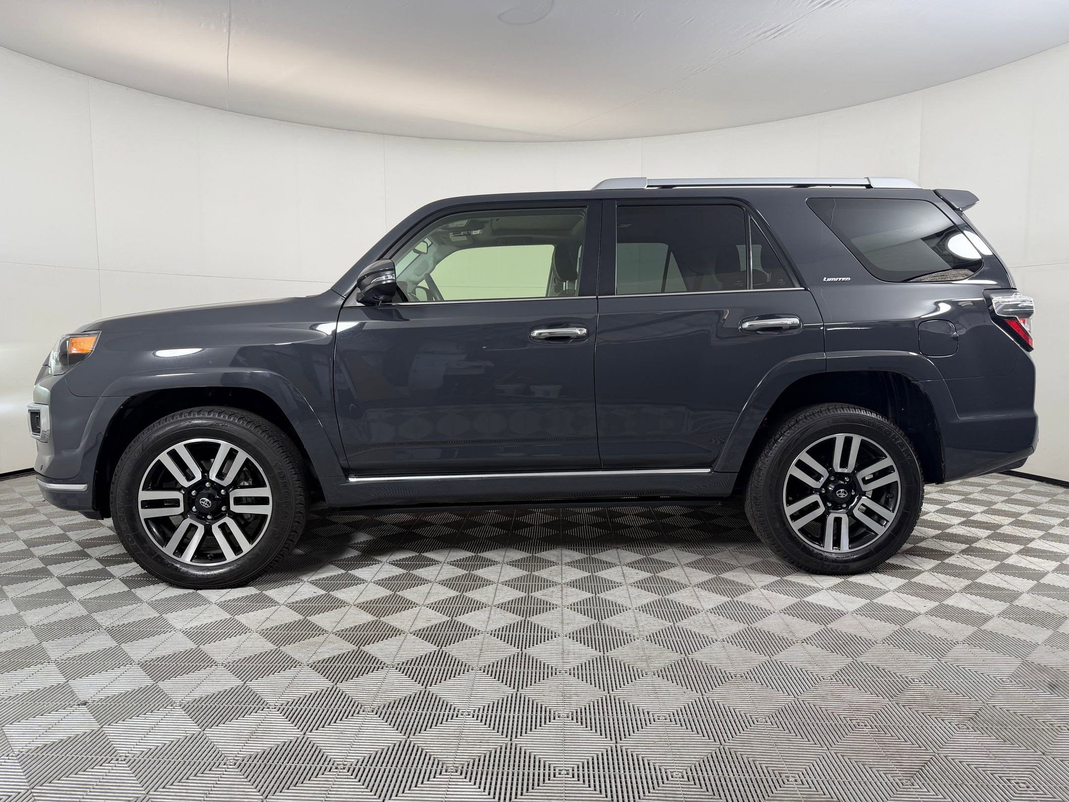 Used 2024 Toyota 4Runner Limited image 2