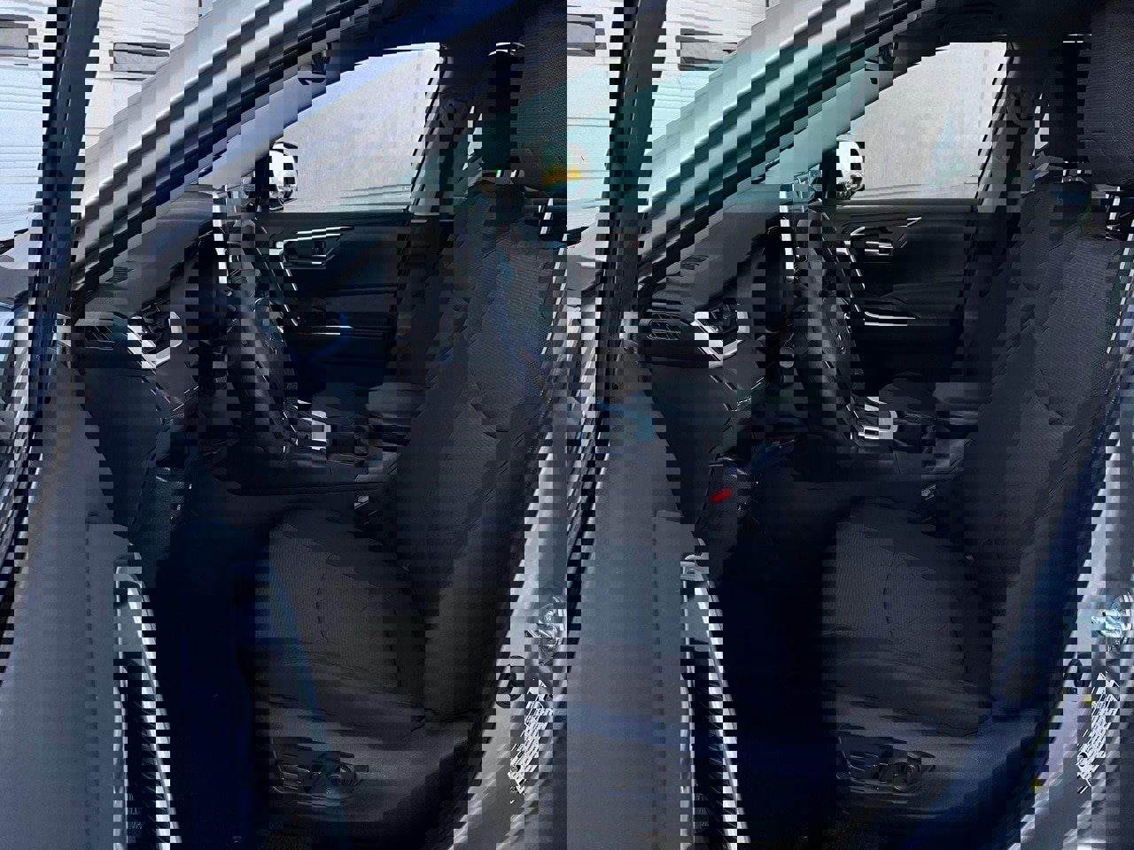 Used 2025 Toyota RAV4 XLE image 10