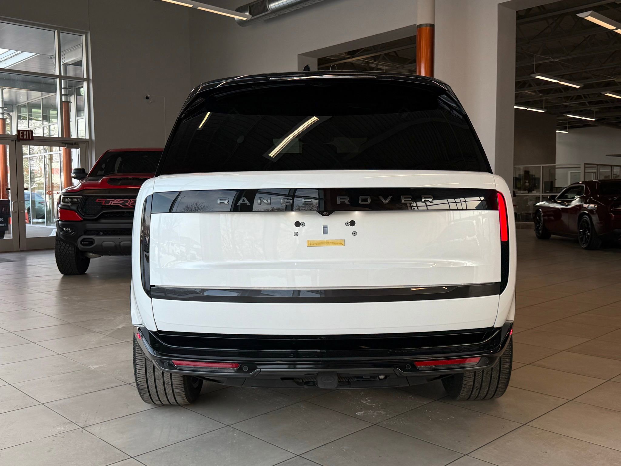 Used 2025 Land Rover Range Rover SE image 6