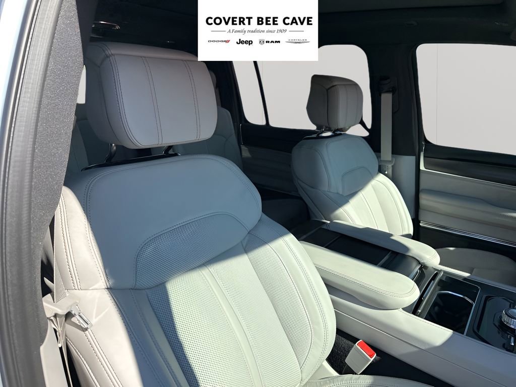 New 2026 Jeep Grand Wagoneer Summit w/ Premium Group III image 17