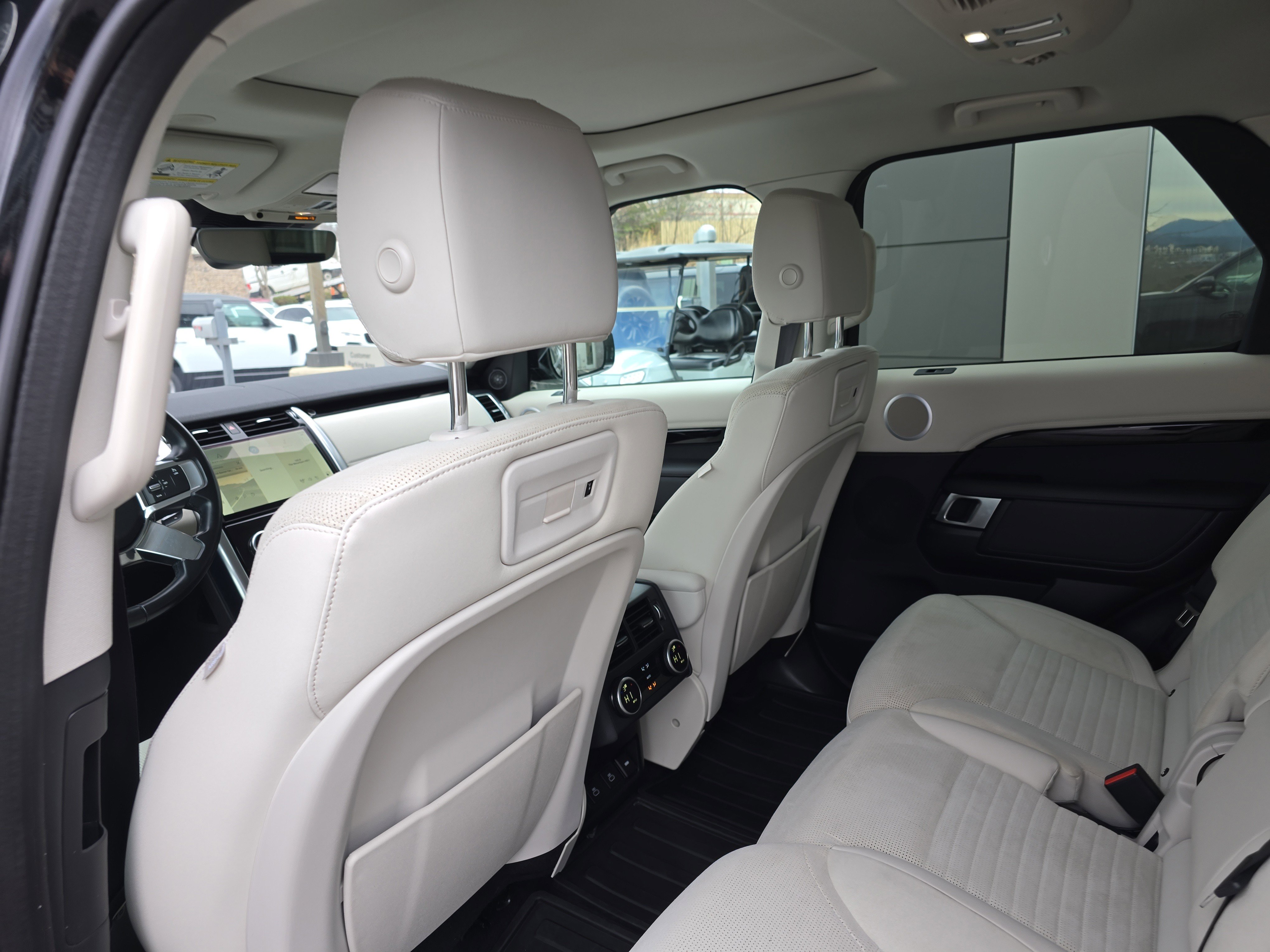 Used 2021 Land Rover Discovery S image 16