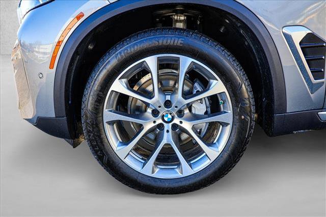 Used 2026 BMW X5 xDrive40i w/ Climate Comfort Package image 9