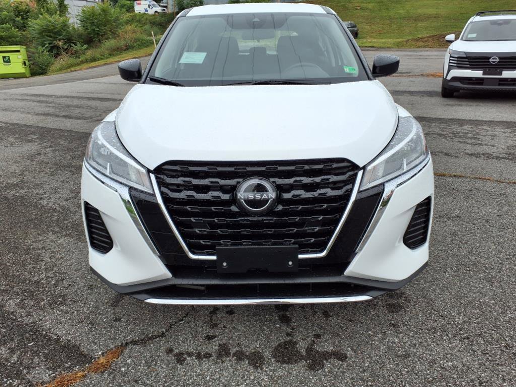 New 2025 Nissan Kicks Play S FWD image 10