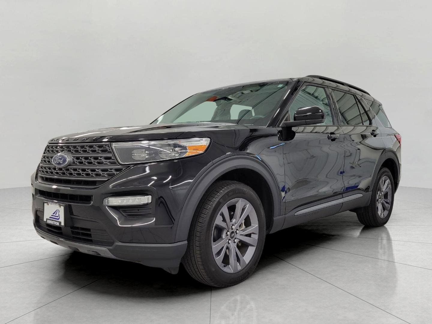 Used 2023 Ford Explorer XLT w/ Equipment Group 202A AWD/4WD image 13