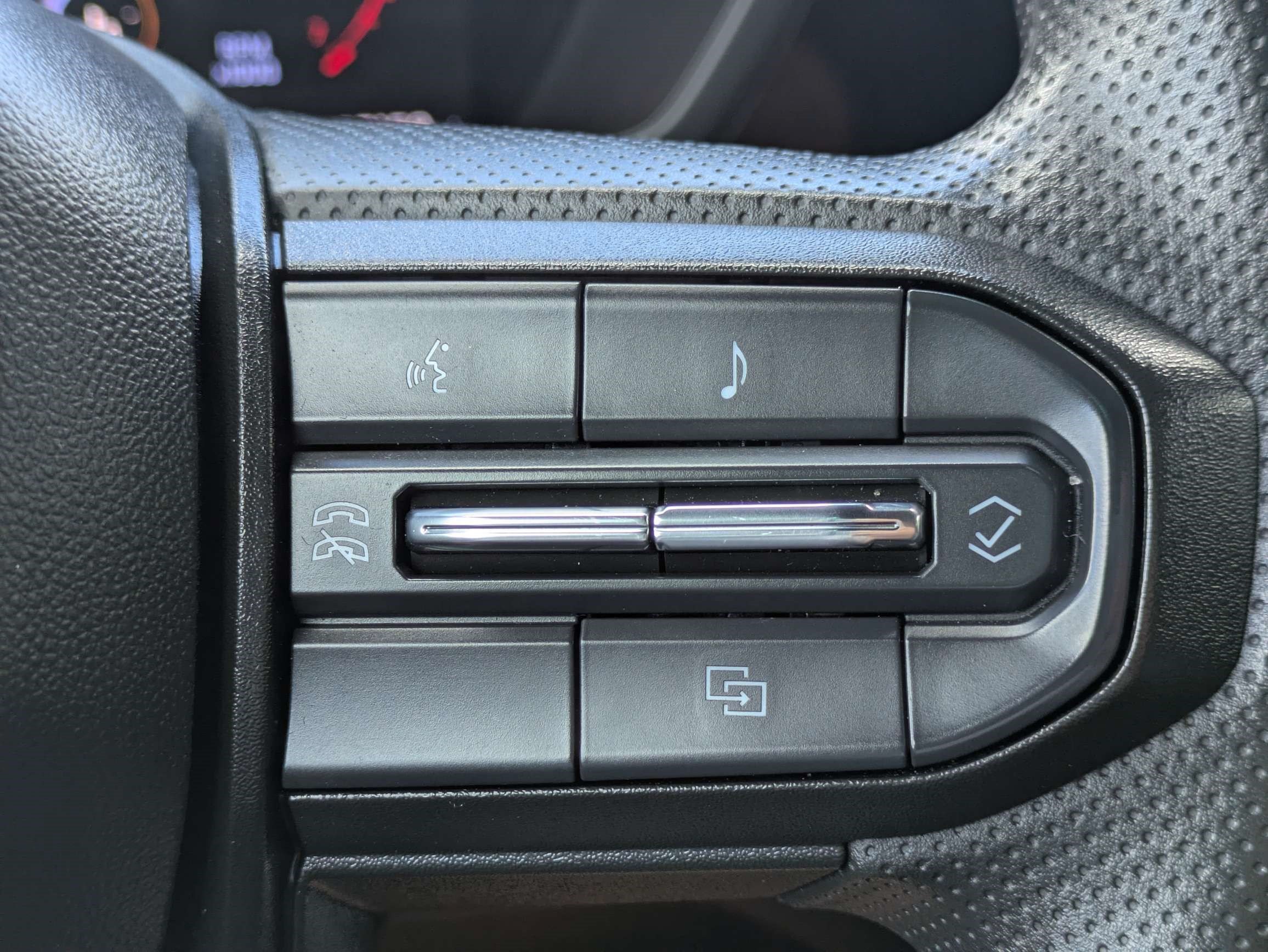 Used 2025 Chevrolet Colorado W/T RWD image 23