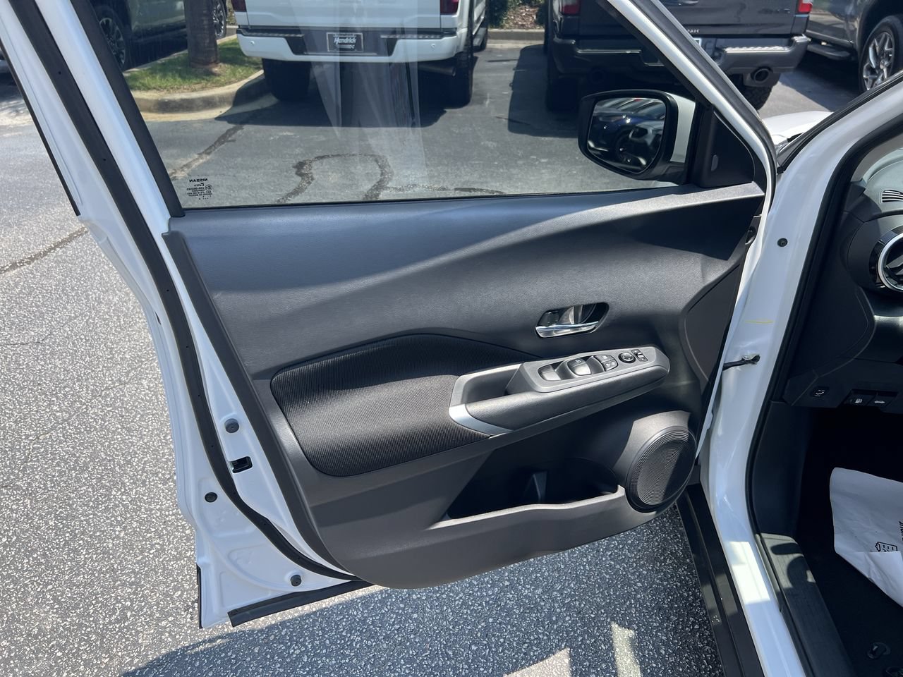 Used 2024 Nissan Kicks SV w/ Interior Electronics Package FWD image 14