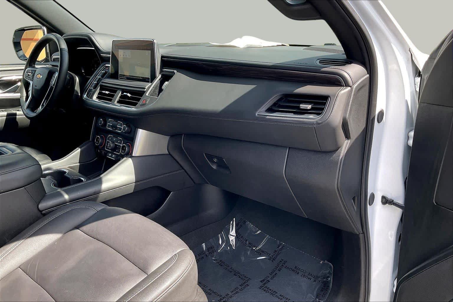 Certified 2024 Chevrolet Suburban LT RWD image 16