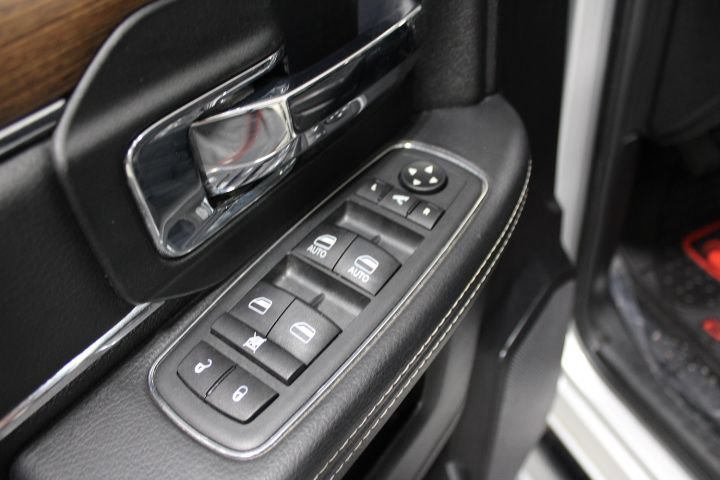 Used 2017 RAM 2500 Laramie w/ Convenience Group AWD/4WD image 17