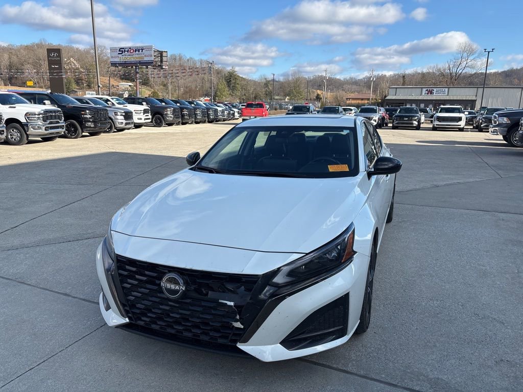 Used 2023 Nissan Altima 2.5 SR w/ SR Premium Package