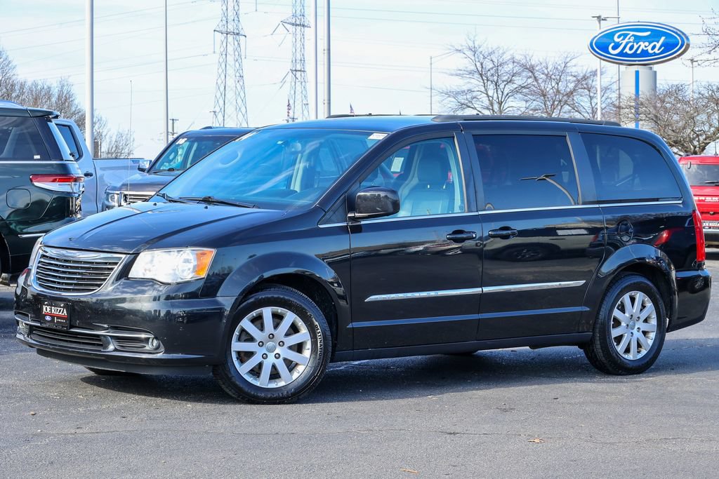 Used 2014 Chrysler Town & Country Touring FWD image 14