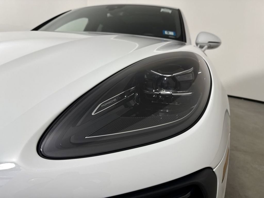 Certified 2025 Porsche Macan image 11