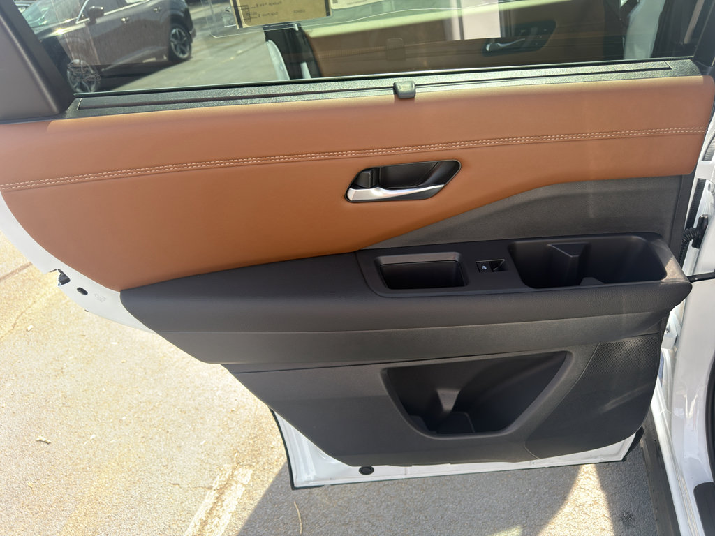 New 2026 Nissan Pathfinder Platinum image 32