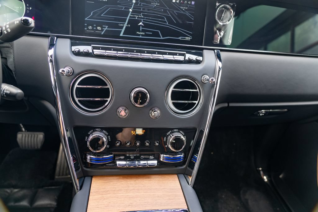 Used 2025 Rolls-Royce Cullinan AWD/4WD image 31