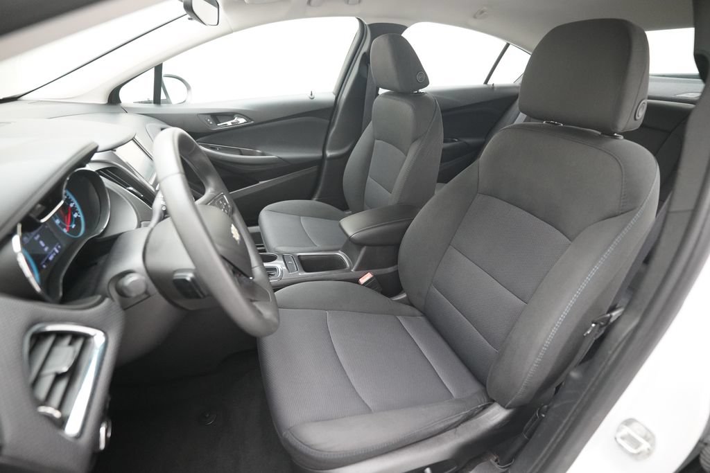 Used 2017 Chevrolet Cruze LT w/ Convenience Package FWD image 7