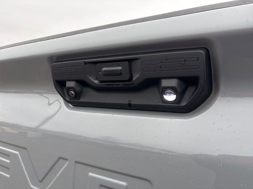 Used 2024 Chevrolet Silverado 2500 ZR2 w/ Technology Package image 18