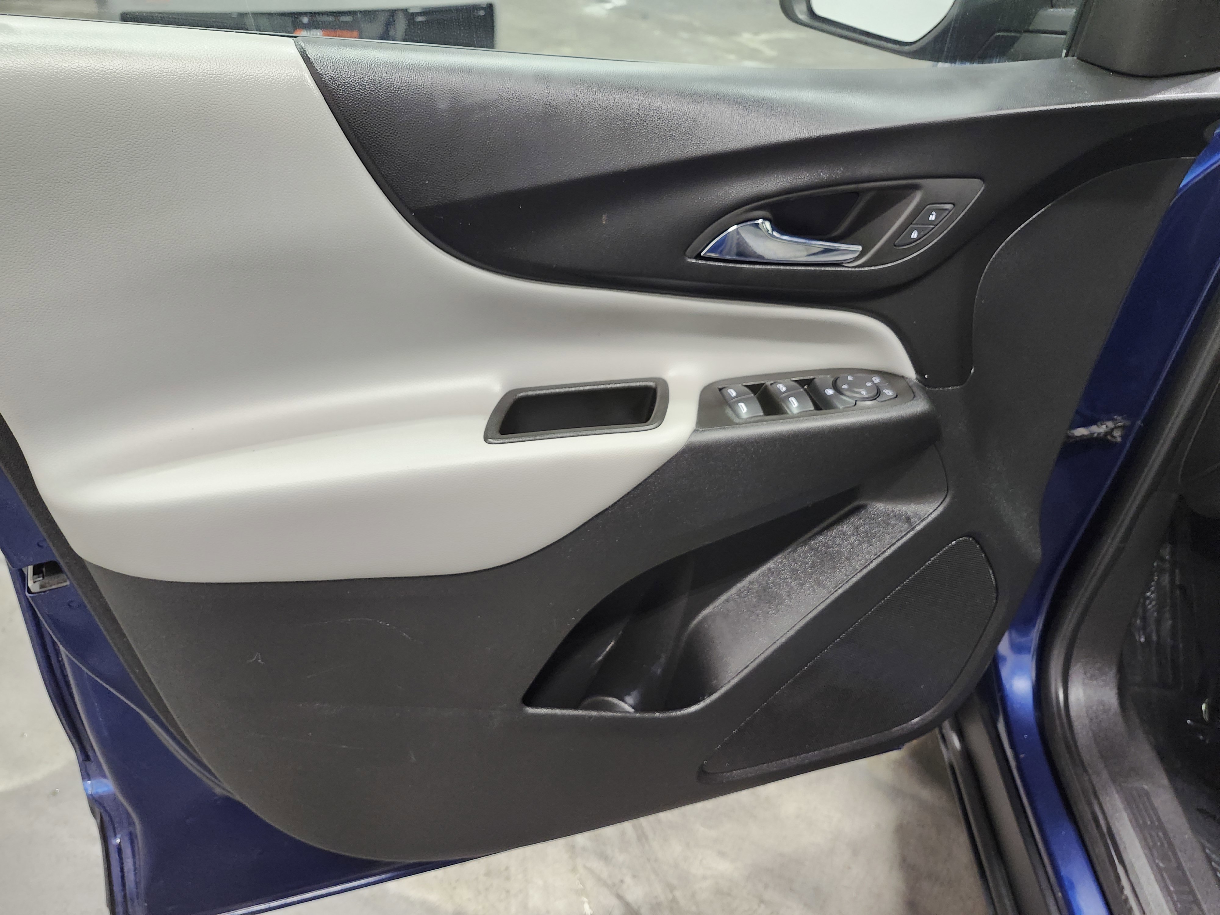 Used 2022 Chevrolet Equinox LS w/ LS Convenience Package image 19