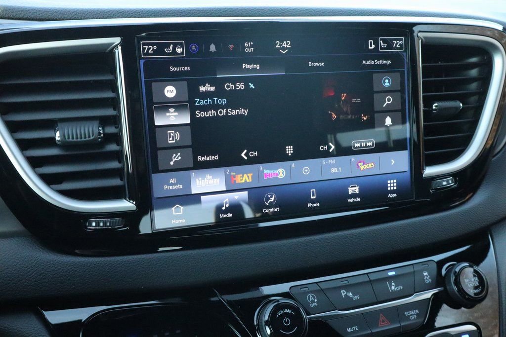 New 2026 Chrysler Voyager LX image 5