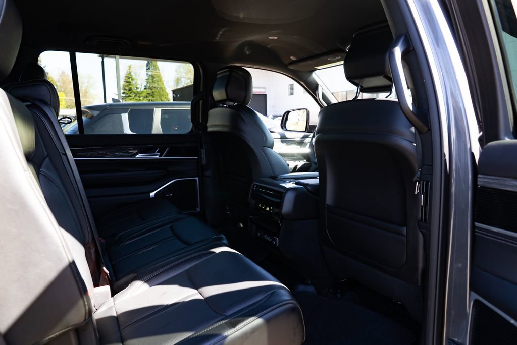 Used 2022 Jeep Wagoneer Series II AWD/4WD image 26
