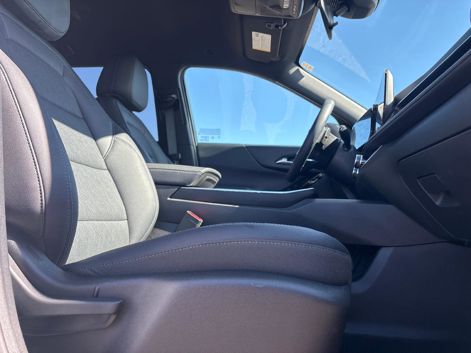 Used 2025 Chevrolet Equinox LT w/ Convenience Package II image 27