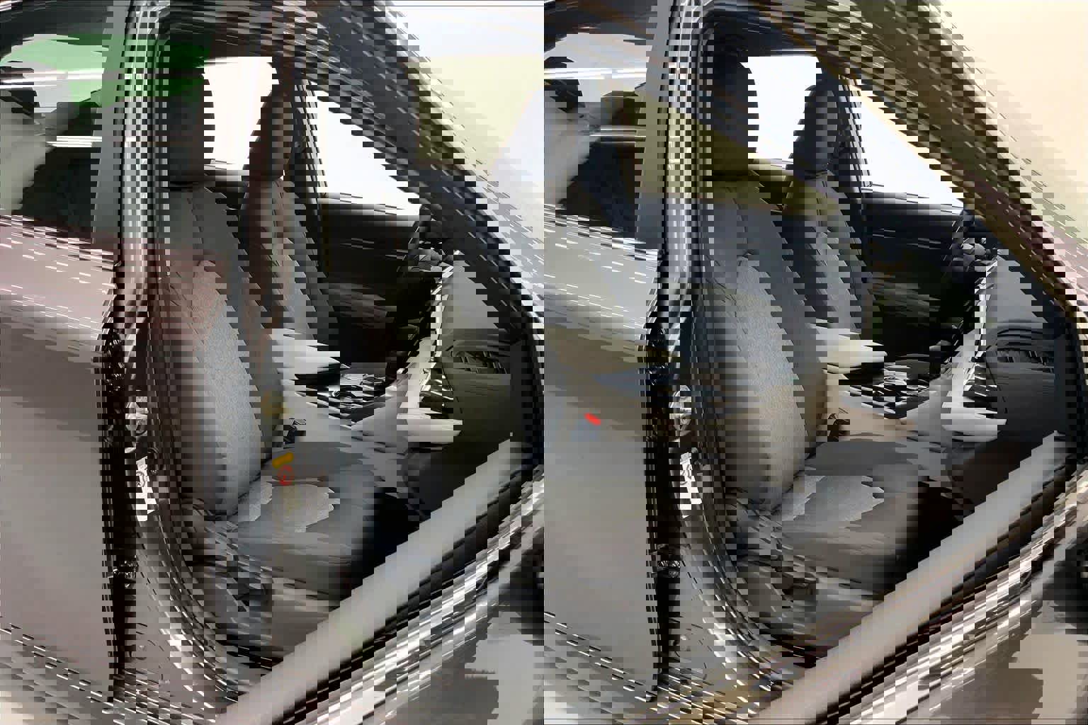 Used 2018 Toyota Camry LE image 11