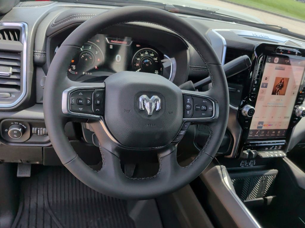 New 2026 RAM 3500 Laramie AWD/4WD image 18