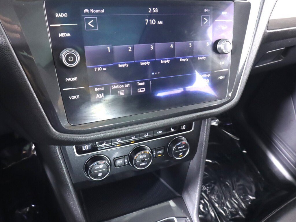 Used 2019 Volkswagen Tiguan SEL w/ 3rd Row Seat Package AWD/4WD image 15