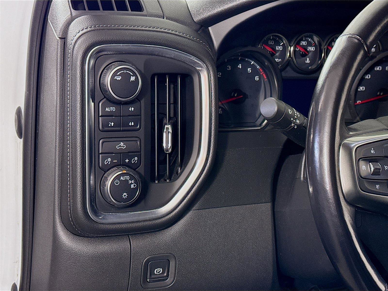Used 2019 Chevrolet Silverado 1500 LT w/ All-Star Edition AWD/4WD image 4