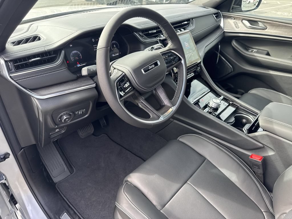 New 2025 Jeep Grand Cherokee L Overland w/ Luxury Tech Group IV AWD/4WD image 10