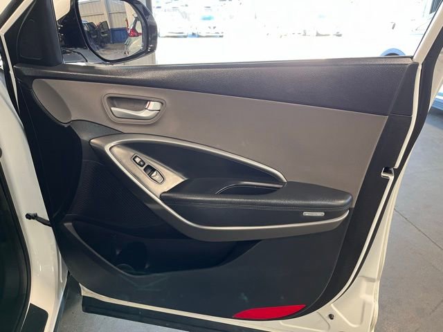 Used 2017 Hyundai Santa Fe SE image 11