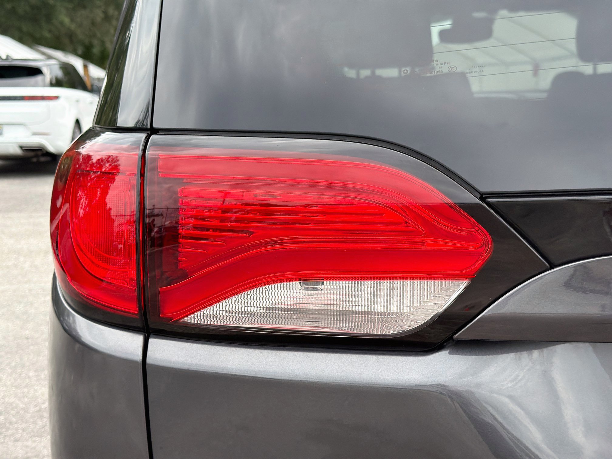 Used 2019 Chrysler Pacifica Limited w/ Advanced Safetytec Group FWD image 10