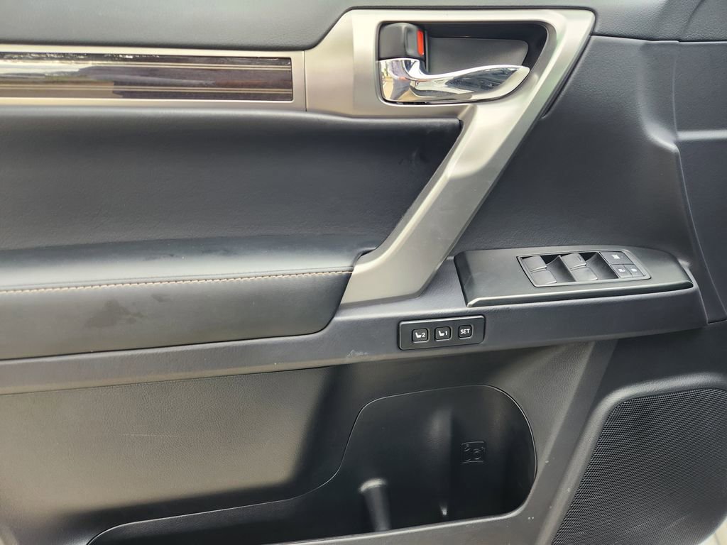 Certified 2023 Lexus GX 460 Luxury w/ Sport Design Package AWD/4WD image 22