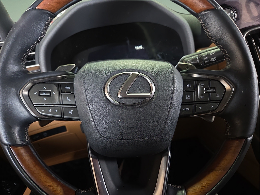 Used 2023 Lexus LX 600 4WD w/ Accessory Package (Z1) image 25