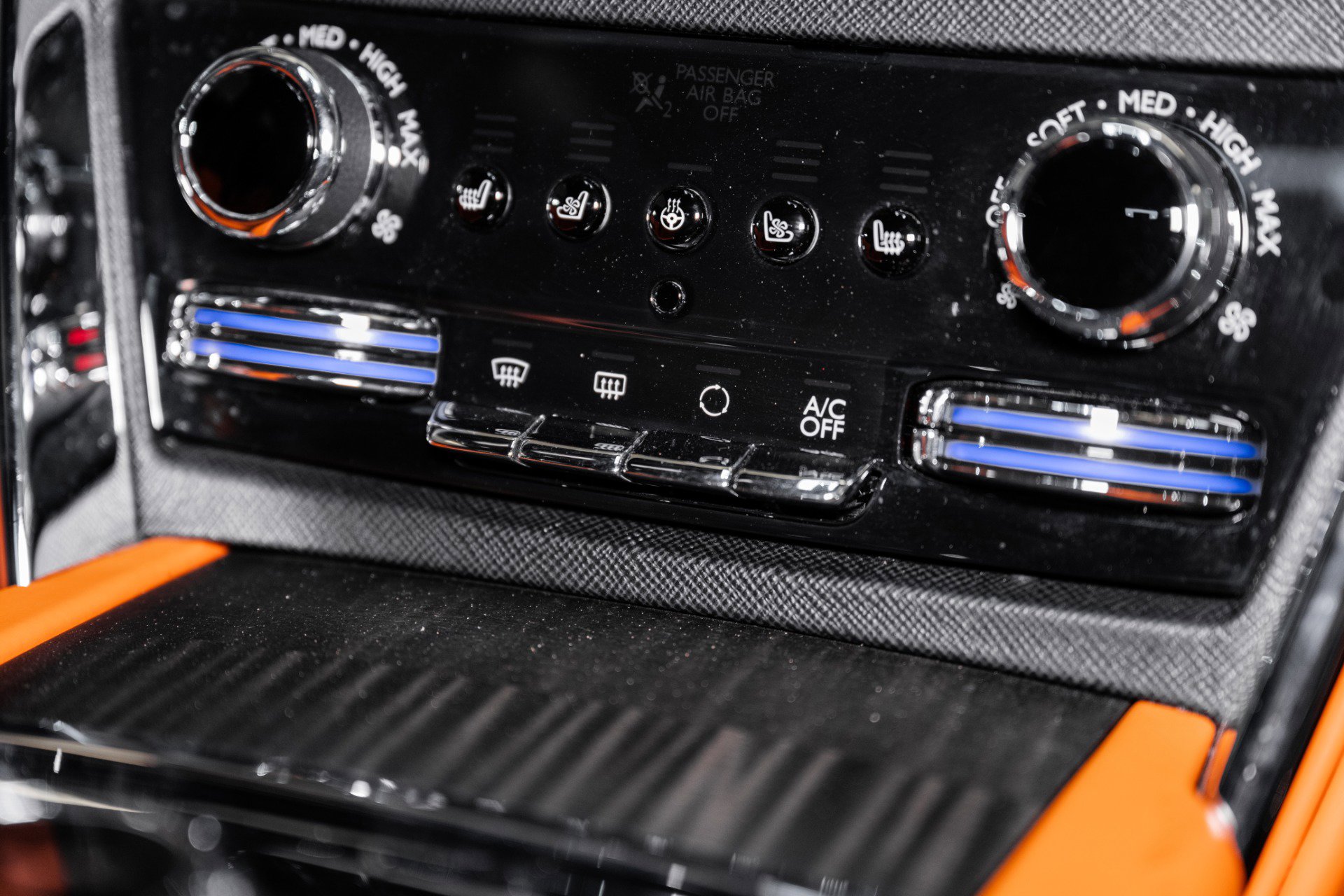 Used 2022 Rolls-Royce Cullinan w/ Dark Exterior Package image 48