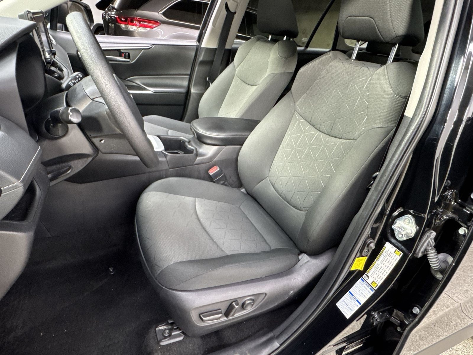 Used 2022 Toyota RAV4 XLE w/ Convenience Package AWD/4WD image 14