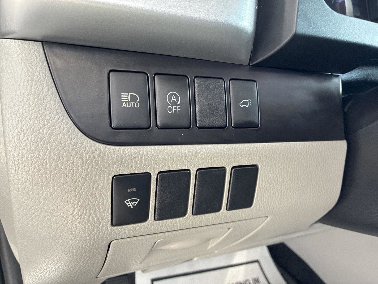 Used 2019 Toyota Highlander XLE AWD/4WD image 22