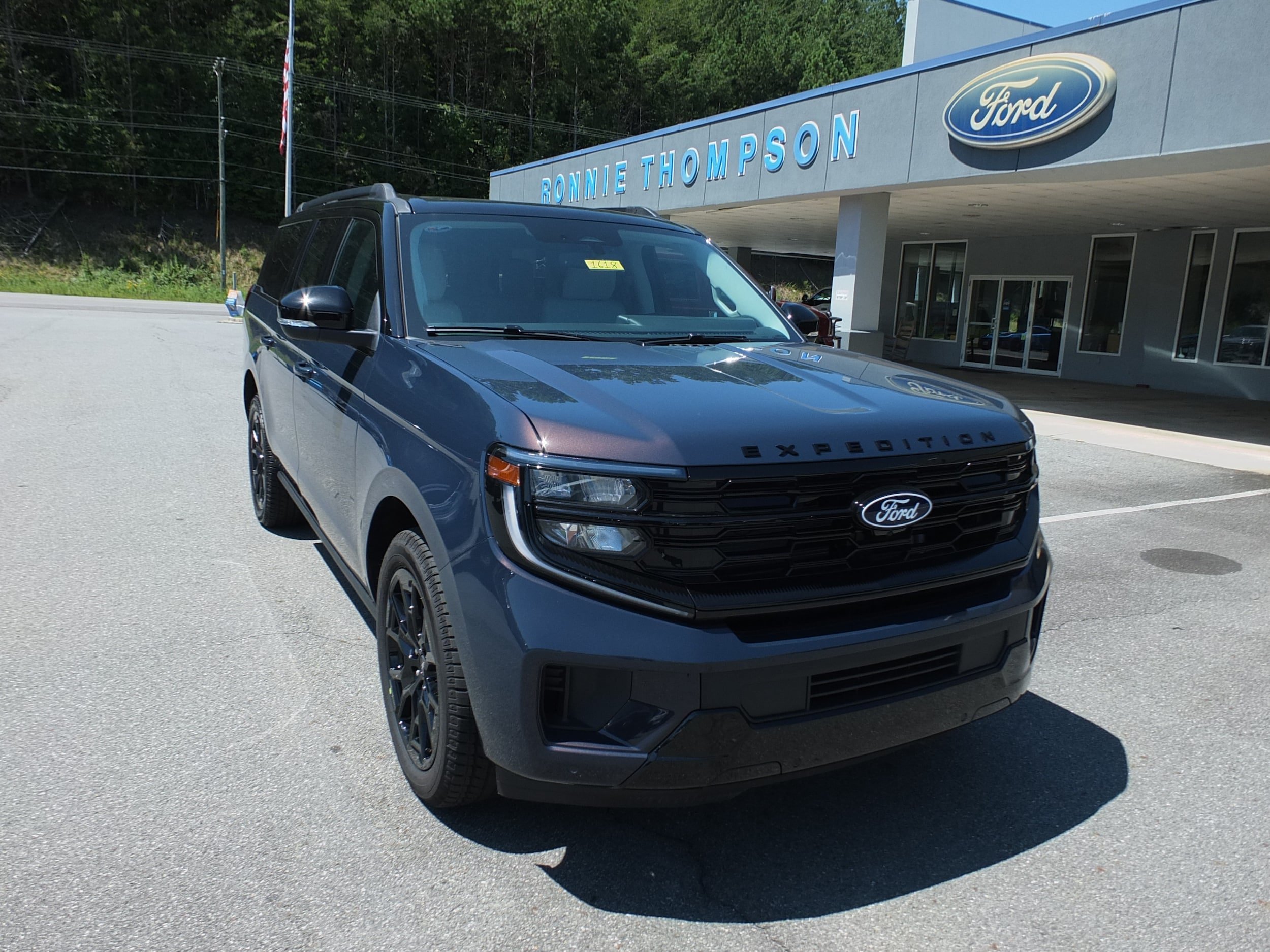 New 2027 Ford Expedition Max Platinum AWD/4WD image 1