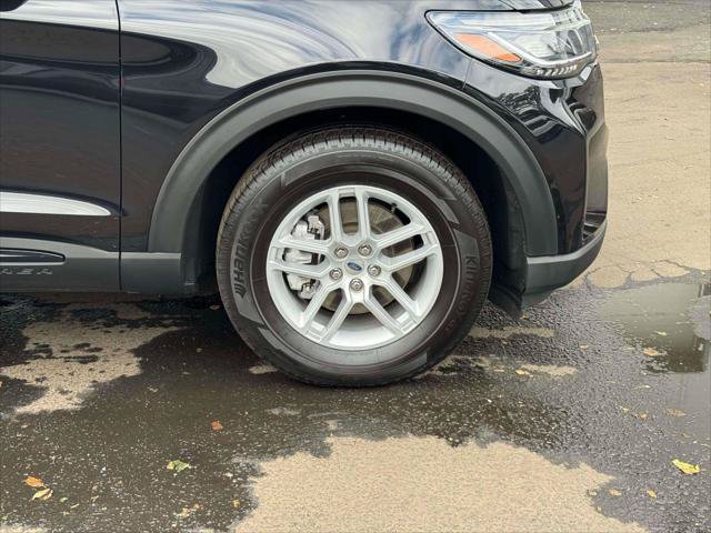 Used 2026 Ford Explorer Active AWD/4WD image 9
