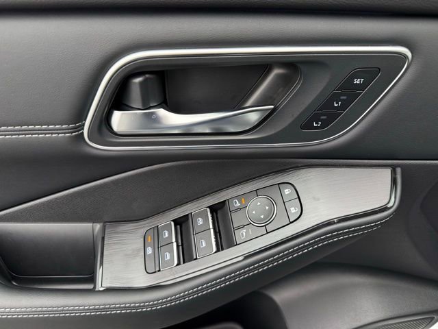 New 2026 Nissan Rogue Platinum w/ Platinum Premium Package image 10